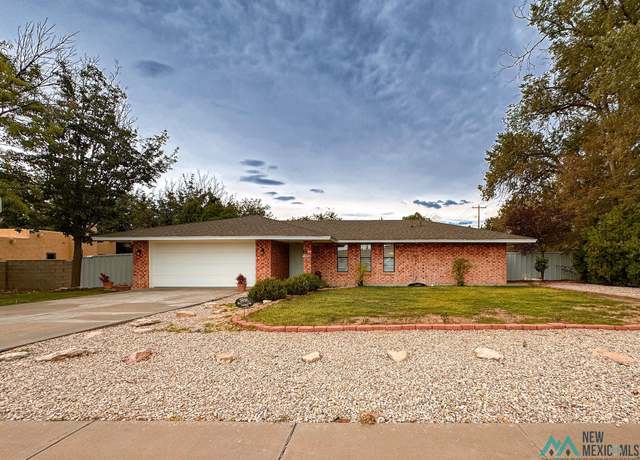 Property at 702 Sunrise Rd, Roswell, NM 88201, 3 beds, 2 baths