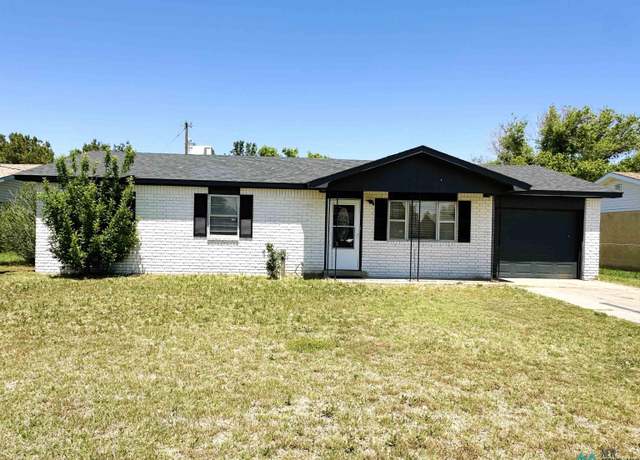 Property at 1520 Comer Dr, Clovis, NM 88101, 3 beds, 2 baths