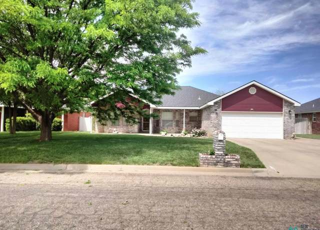 Property at 2412 Howard Cowper Dr, Clovis, NM 88101, 3 beds, 2 baths