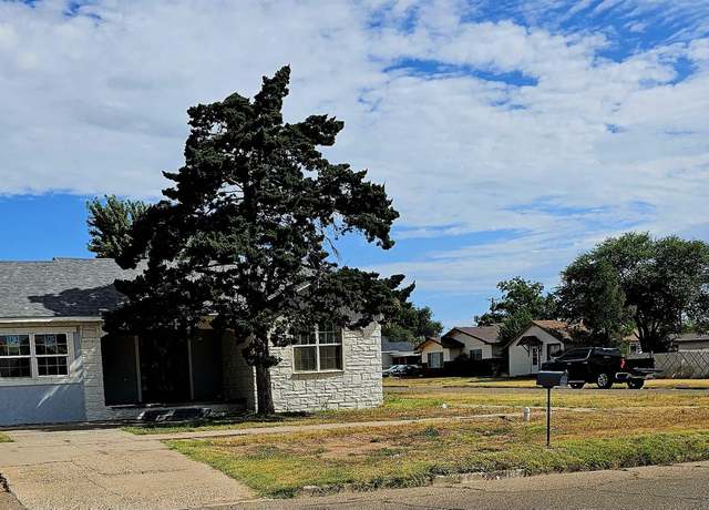 Property at 920 E 10th St, Clovis, NM 88101, 3 beds, 1 bath