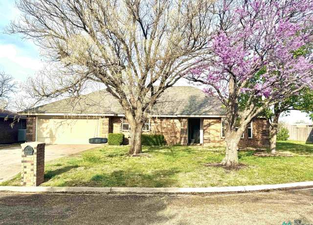 Property at 709 Rosewood Dr, Clovis, NM 88101, 3 beds, 2 baths