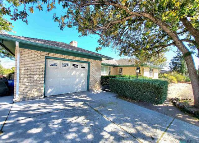 Property at 1505 Linda Dr, Gallup, NM 87301, 3 beds, 2 baths