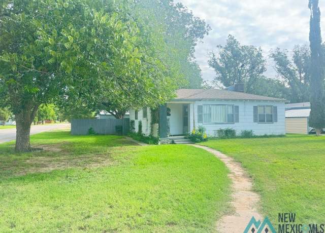 Property at 302 Glendale St, Carlsbad, NM 88220, 2 beds, 1 bath