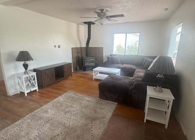 Property at 706 Sunset Dr, Gallup, NM 87301, 3 beds, 1 bath