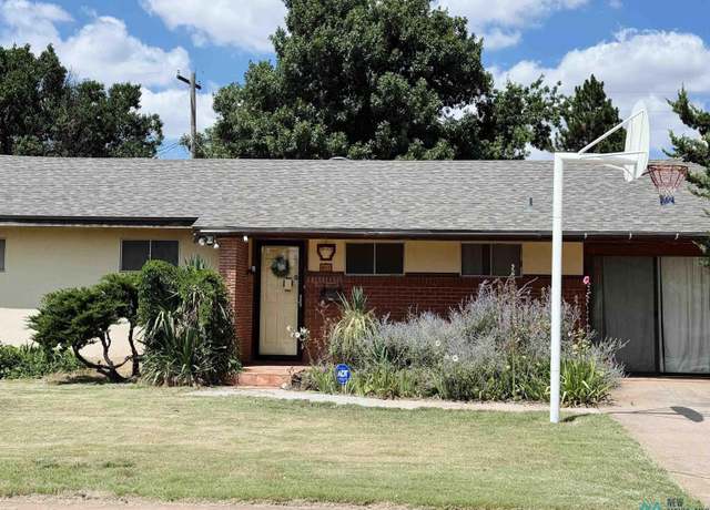 Property at 112 W Yucca Ave, Clovis, NM 88101, 4 beds, 2 baths