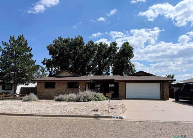 Property at 1425 Eastridge Dr, Clovis, NM 88101, 4 beds, 3 baths