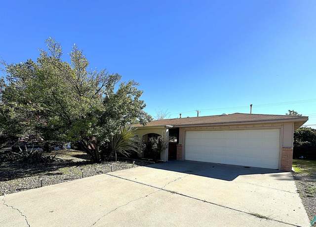 Property at 504 La Fonda Dr, Roswell, NM 88201, 3 beds, 2 baths