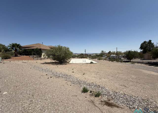 Property at 201 Skyline Dr, Elephant Butte, NM 87935