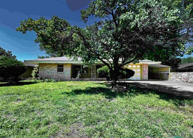Property at 1805 W Third St, Roswell, NM 88201, 3 beds, 2 baths