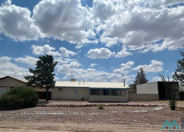Property at 716 Erie Ave, Elephant Butte, NM 87935, 3 beds, 1.5 baths