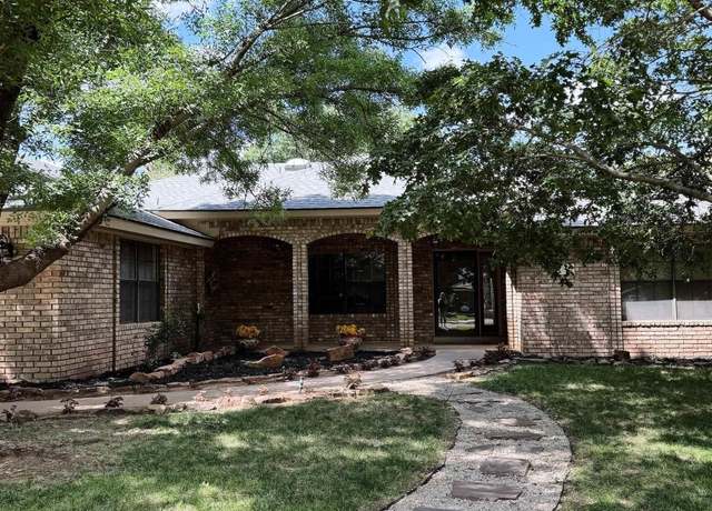 Property at 1212 Rosewood Dr, Clovis, NM 88101, 3 beds, 2.5 baths