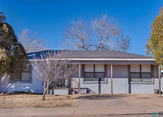 Property at 112 E Plaza Dr, Clovis, NM 88101, 3 beds, 2 baths