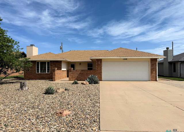 Property at 1208 Purdue Ave, Clovis, NM 88101, 3 beds, 2 baths