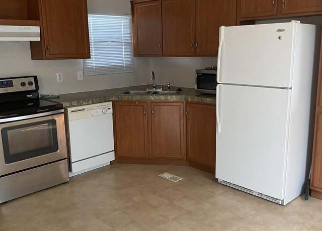 Property at 1204 S Oak St, Clovis, NM 88101, 3 beds, 2 baths