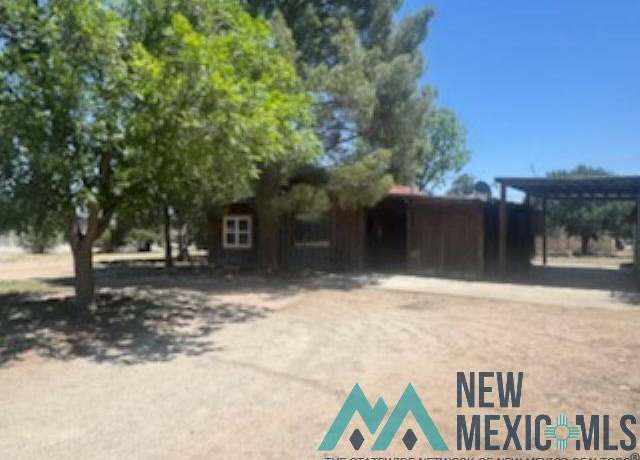 Property at 606 N Second St, Carlsbad, NM 88220, 3 beds, 2 baths