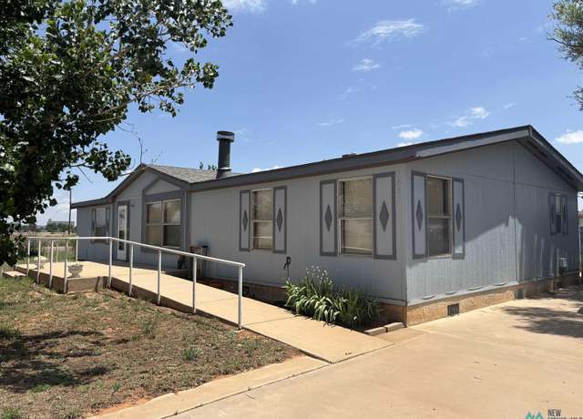 Property at 1601 S Main St, Clovis, NM 88101, 3 beds, 2 baths