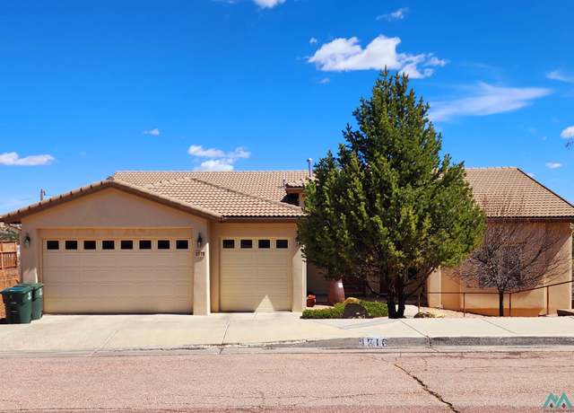 Property at 1516 Plateau Dr, Gallup, NM 87301, 5 beds, 3 baths