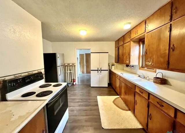 Property at 700 N 3rd St, Melrose, NM 88124, 3 beds, 2 baths