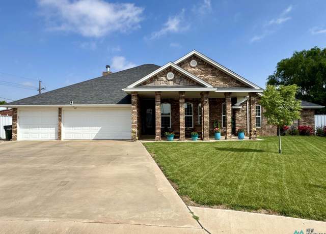 Property at 704 Providence Cir, Clovis, NM 88101, 5 beds, 3 baths