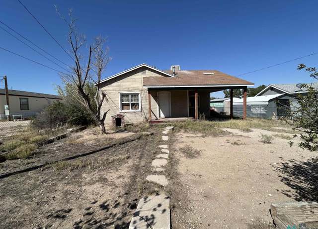 Property at 2712 Monte St, Carlsbad, NM 88220, 3 beds, 1 bath