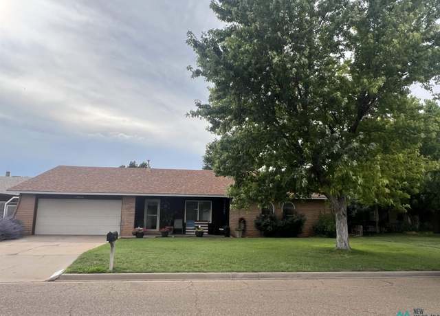 Property at 2016 Jonquil Dr, Clovis, NM 88101, 3 beds, 2 baths