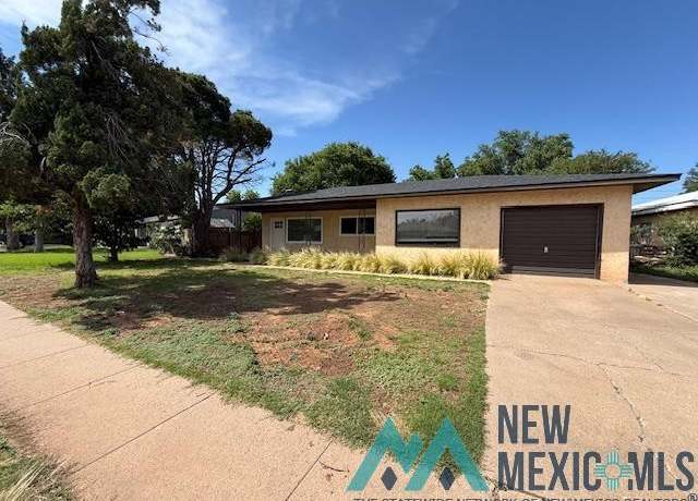 Property at 832 Manana Blvd, Clovis, NM 88101, 3 beds, 2 baths
