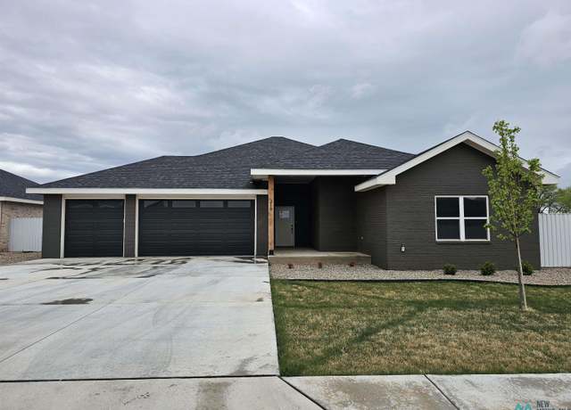 Property at 316 Abbey Rd, Clovis, NM 88101, 4 beds, 2 baths