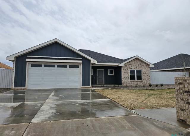 Property at 301 Primrose Pt, Clovis, NM 88101, 3 beds, 2 baths
