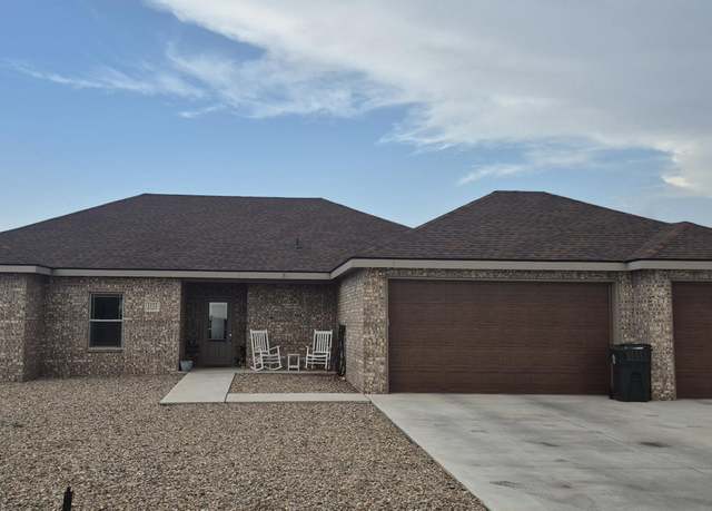 Property at 1113 Broadway St, Clovis, NM 88101, 4 beds, 2 baths