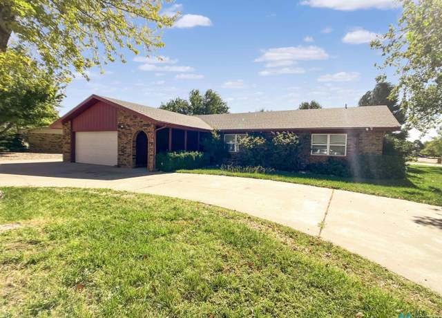 Property at 2001 Pr Lyons Ave, Clovis, NM 88101, 3 beds, 2 baths