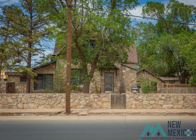 Property at 505 W College Blvd, Roswell, NM 88201, 3 beds, 2.5 baths