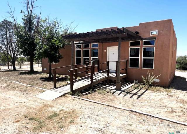 Property at 713-2 N Happy Rd, Carlsbad, NM 88220, 3 beds, 2 baths