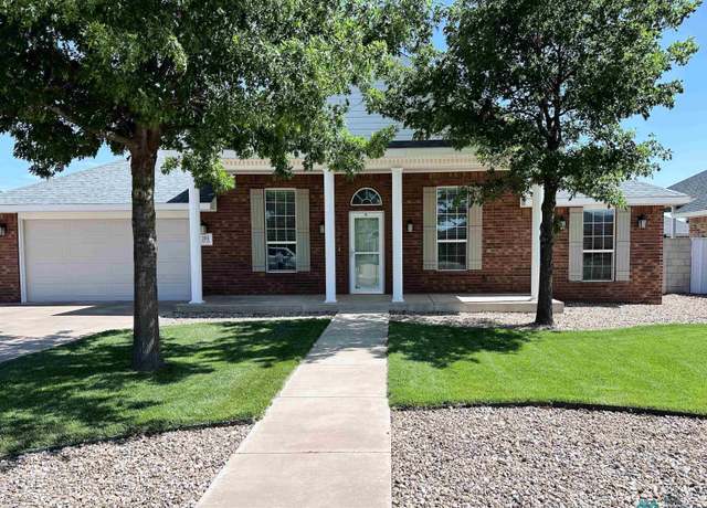 Property at 205 Carmel Dr, Clovis, NM 88101, 3 beds, 2 baths