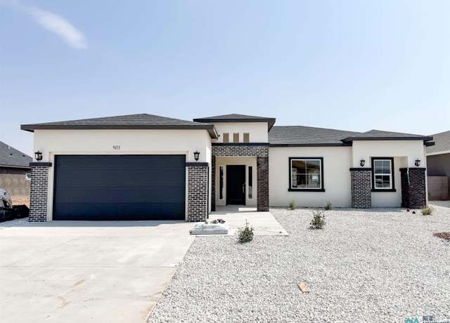 Property at 8306 Roadrunner Rdg, Carlsbad, NM 88220, 3 beds, 2 baths