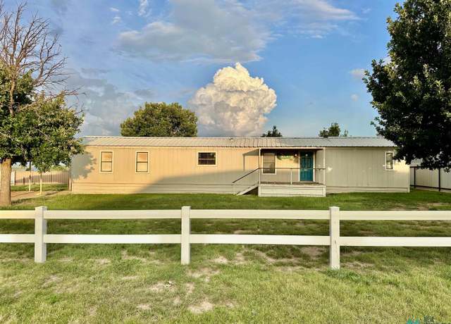 Property at 201 Pueblo Dr, Logan, NM 88426, 3 beds, 2 baths