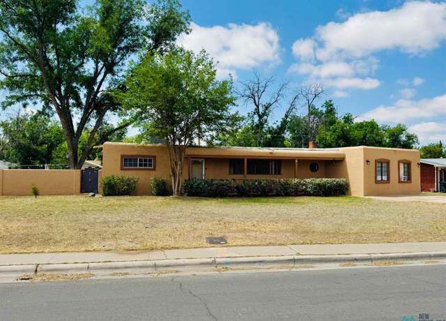 Property at 1421 N Country Cir, Carlsbad, NM 88220, 4 beds, 3 baths