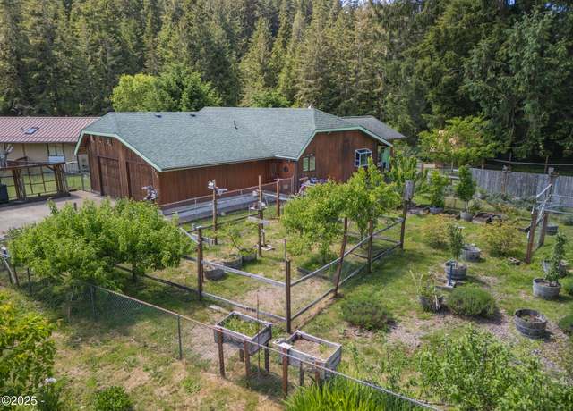 Property at 824 SE Home Port Ln, Waldport, OR 97394, 2 beds, 2 baths
