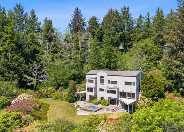 Property at 1121 SE Spruce Way, Newport, OR 97365, 4 beds, 3.5 baths