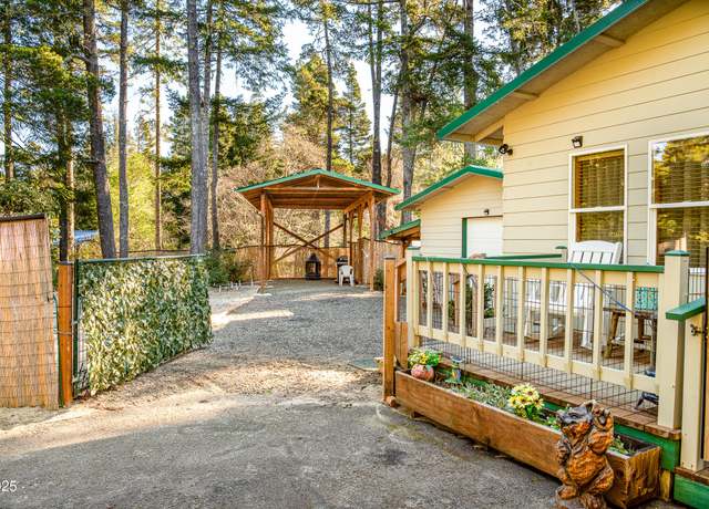 Property at 88 Outer Dr #88, Florence, OR 97439, 2 beds, 2 baths