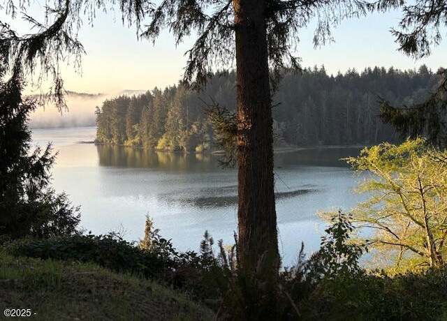 Property at 1238 SE 36th St, South Beach, OR 97366