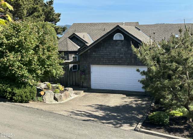 Property at 718 SE 5th St, Newport, OR 97365, 3 beds, 2.5 baths