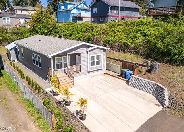 Property at 560 SE 2nd St, Toledo, OR 97391, 3 beds, 2 baths