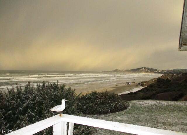Property at 757 NW Coast St #4, Newport, OR 97365, 1 bed, 1 bath