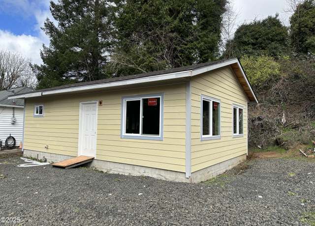 Property at 180 SE 2nd St, Toledo, OR 97391, 1 bed, 1 bath