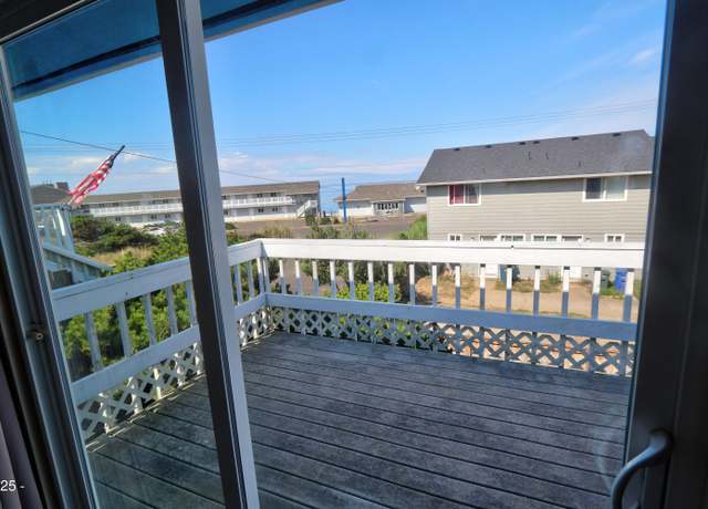 Property at 530 SW Fall St Unit H, Newport, OR 97365, 3 beds, 2 baths