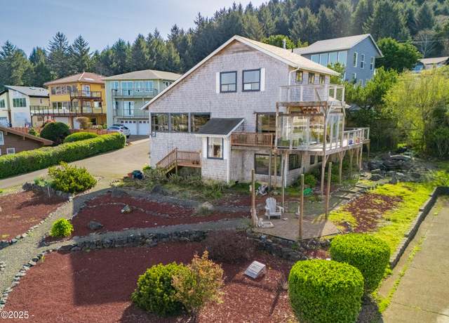 Property at 226 Shell St, Yachats, OR 97498, 2 beds, 3.5 baths