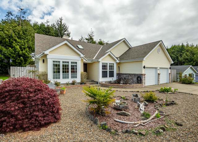 Property at 1385 SW Fairway Dr, Waldport, OR 97394, 3 beds, 2 baths