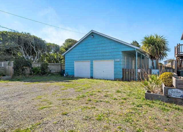 Property at 1136 SW 8th St, Newport, OR 97365, 3 beds, 2 baths