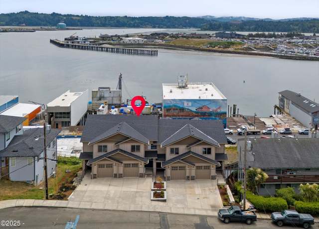 Property at 815 SW 13th Street Unit #3, Newport, OR 97365, 2 beds, 3.5 baths