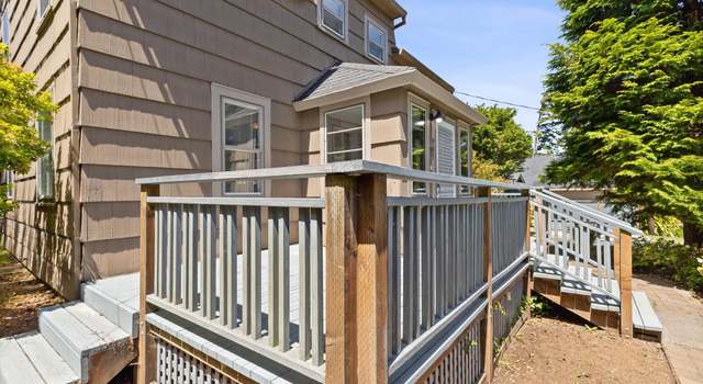 Photo of 905 NE Douglas St, Newport, OR 97365